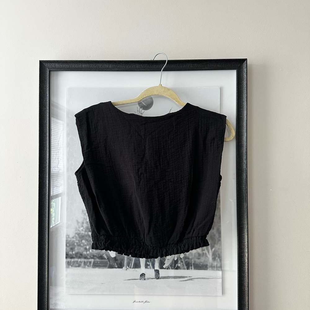 a new day Black Sleeveless Crop Top